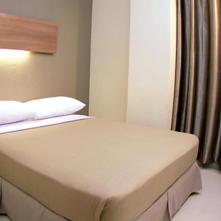 The Center Suites Cebu Zewnętrze zdjęcie