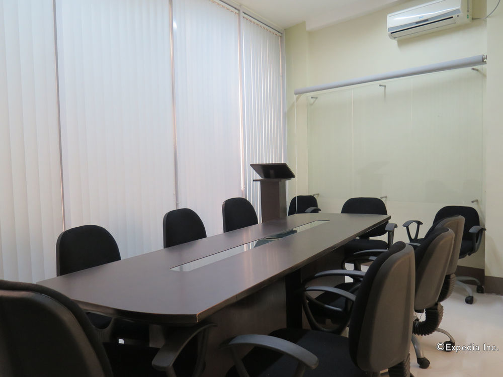 The Center Suites Cebu Zewnętrze zdjęcie