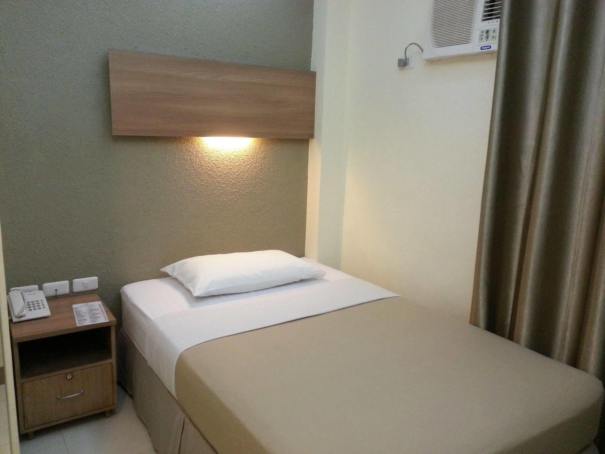 The Center Suites Cebu Zewnętrze zdjęcie