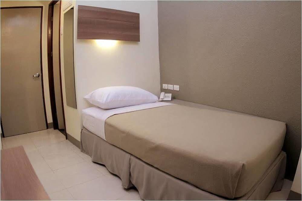 The Center Suites Cebu Zewnętrze zdjęcie