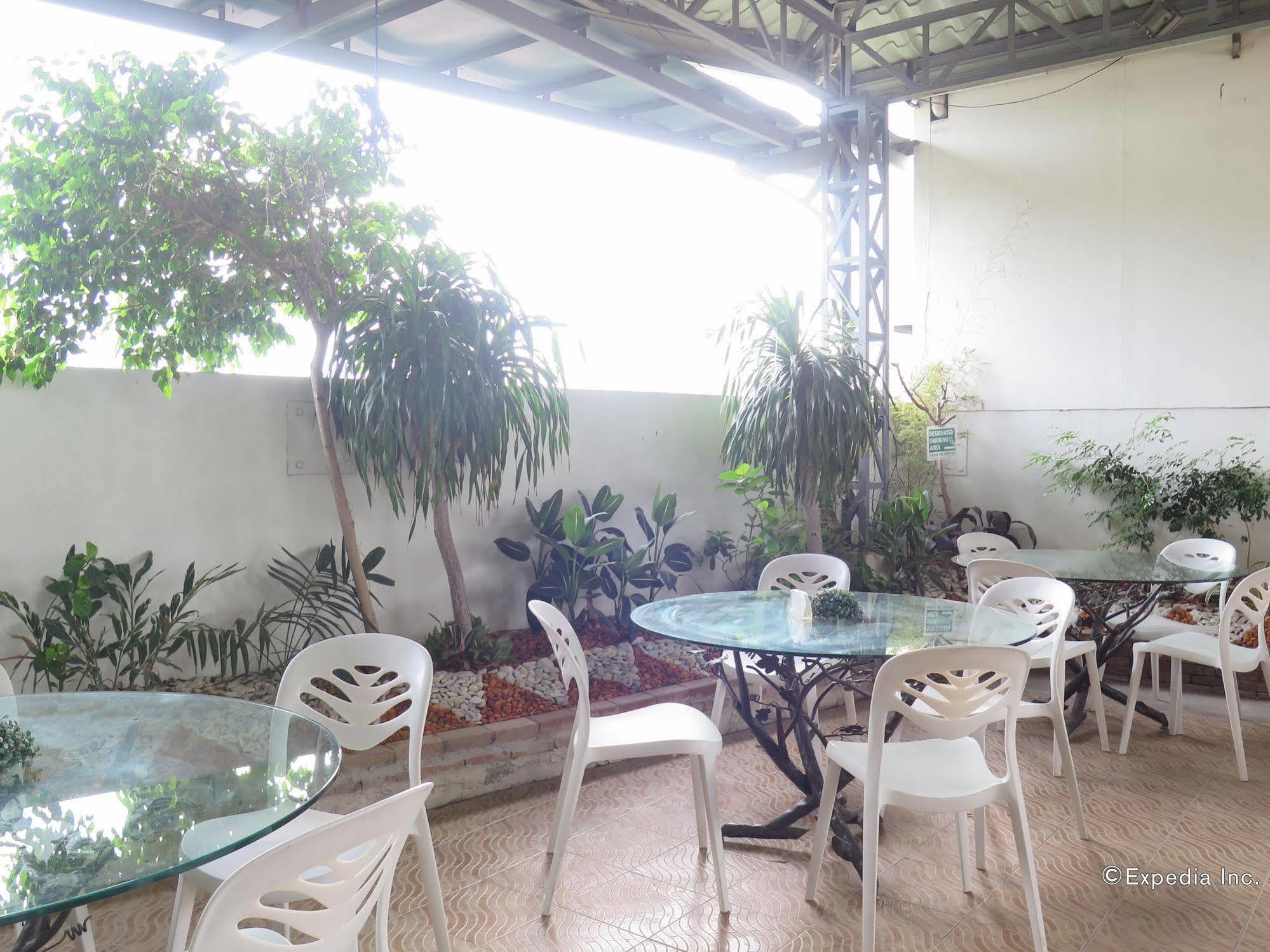 The Center Suites Cebu Zewnętrze zdjęcie