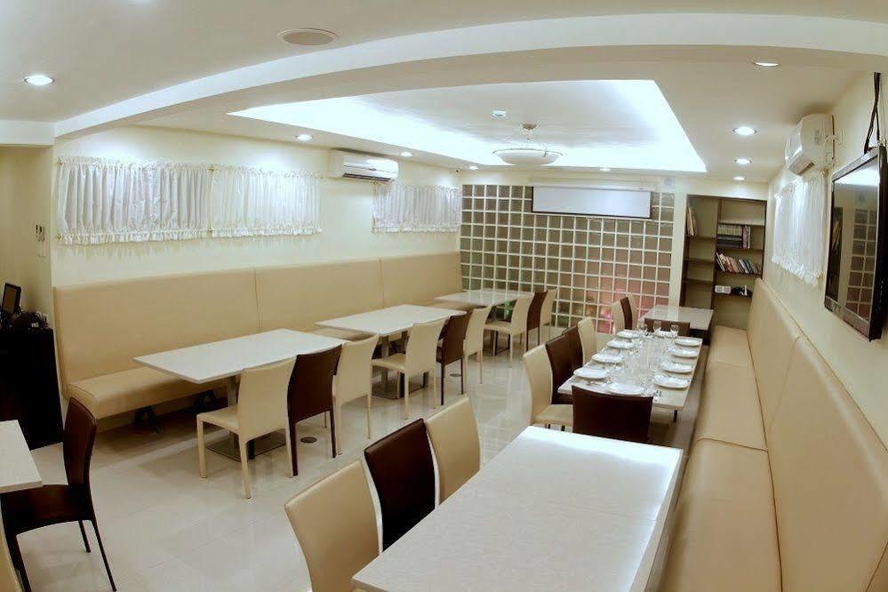 The Center Suites Cebu Zewnętrze zdjęcie